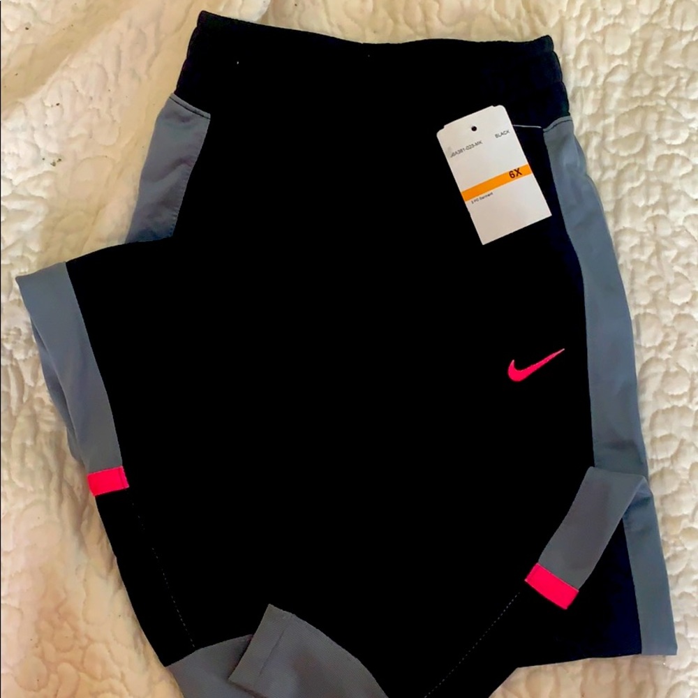 Nike NWT Size 6x Girl’s Tracksuit